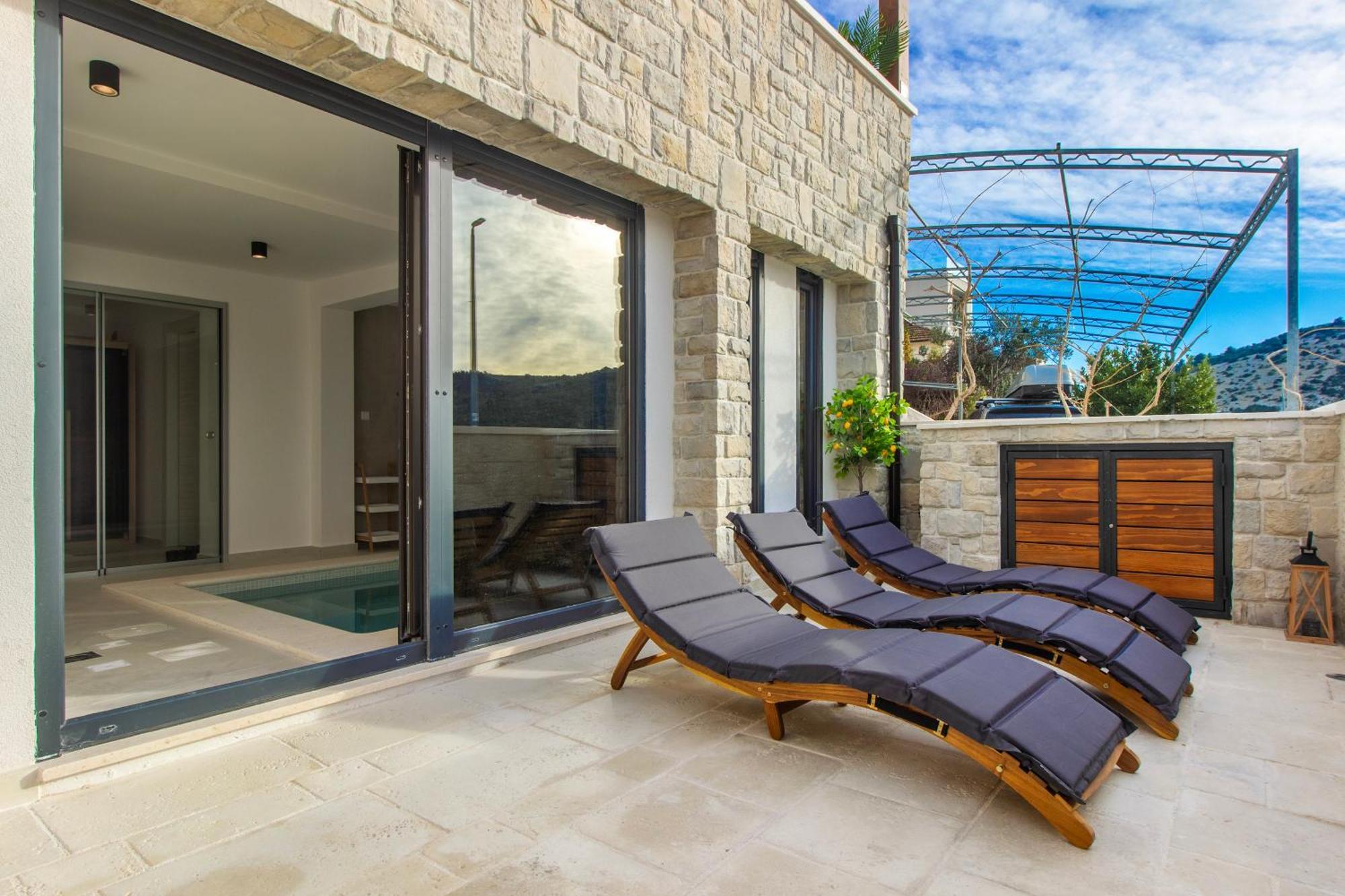 Seafront Villa Kupinica With Heated Pool Vinišće Eksteriør bilde