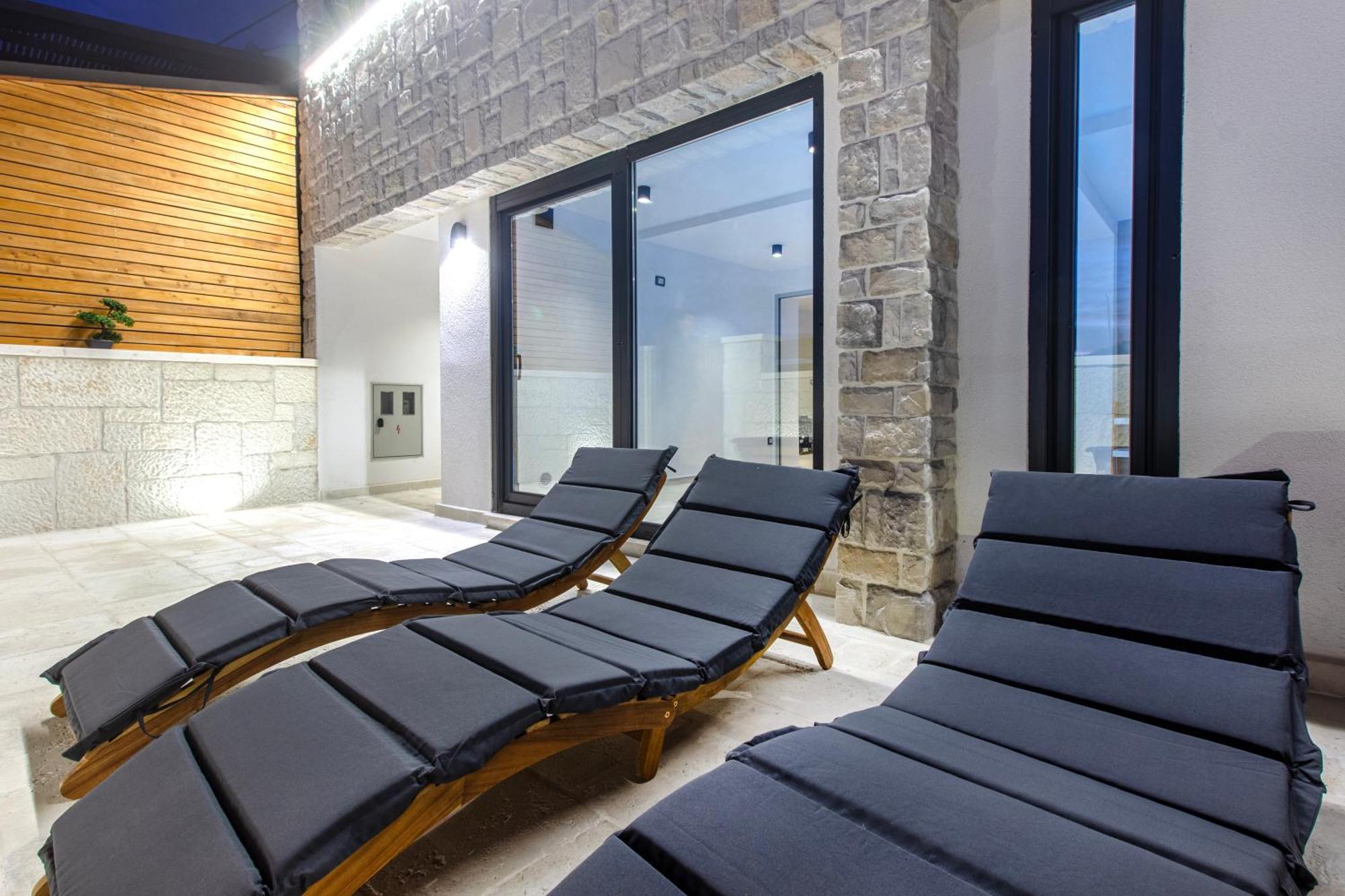 Seafront Villa Kupinica With Heated Pool Vinišće Eksteriør bilde