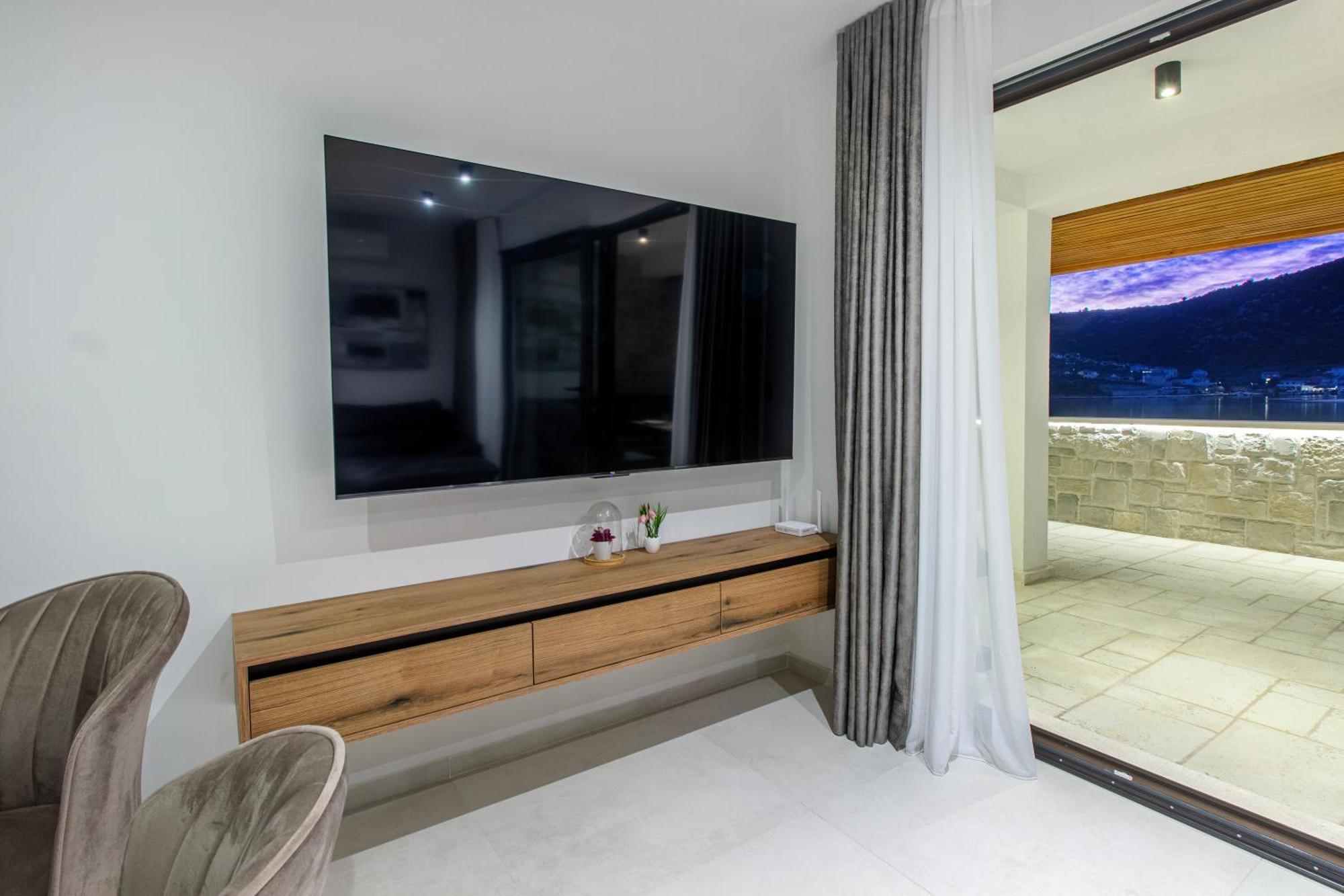 Seafront Villa Kupinica With Heated Pool Vinišće Eksteriør bilde