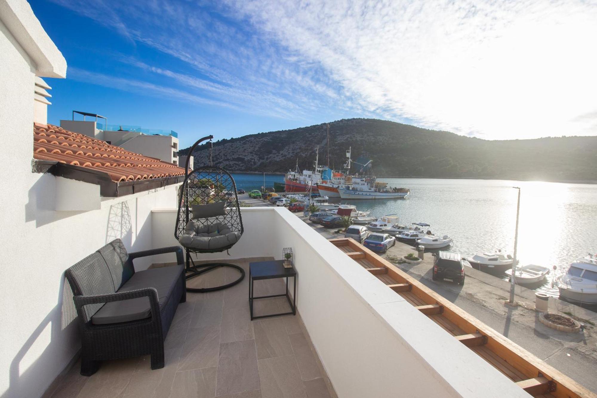 Seafront Villa Kupinica With Heated Pool Vinišće Eksteriør bilde