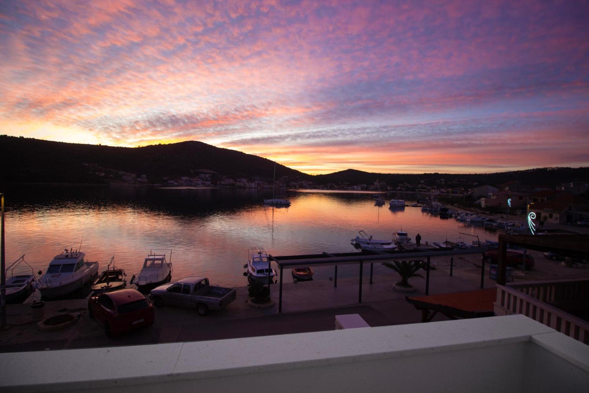 Seafront Villa Kupinica With Heated Pool Vinišće Eksteriør bilde