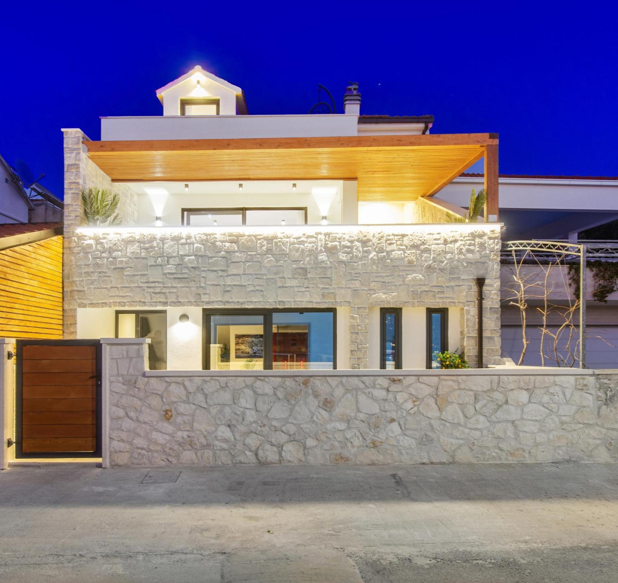 Seafront Villa Kupinica With Heated Pool Vinišće Eksteriør bilde
